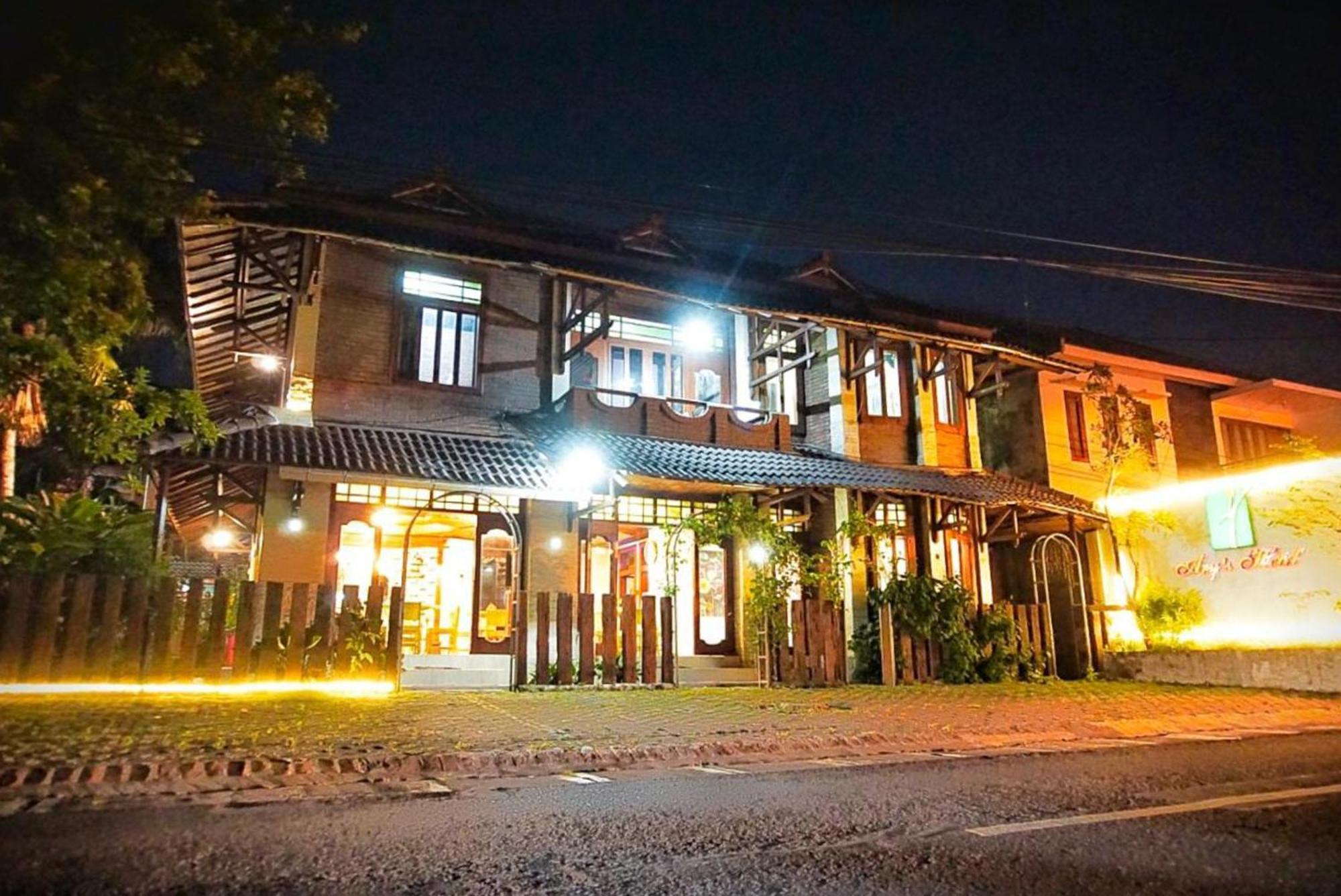 Arys Garden Hotel Yogyakarta Exterior photo